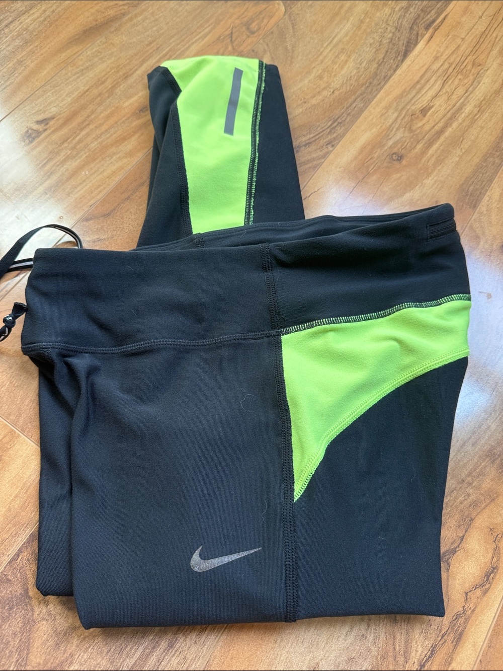 Nike extra small dry fit, running, caprice, neon green with black